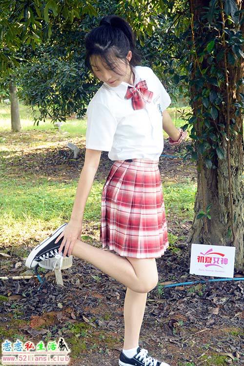 [初夏女神]091期 安妮~【草莓色JK】这款JK套装搭配匡威帆布鞋也挺好看(带视频)【140P+1V/5.98G】