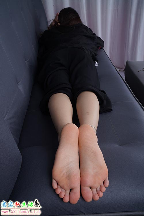 [Pary学生模拍]106 美女小陈展示白棉袜+光脚【104P/1.07G】