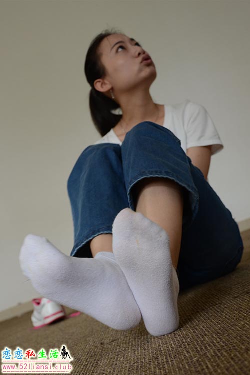 [战前女神] 恋足美腿棉袜女神级摄影套图 134【220P/352M】